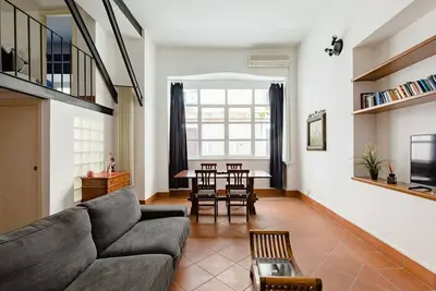 Image de 5 steps from the Trevi Fountain - 17th century Roman loft!