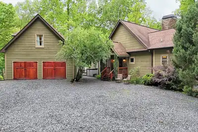 Image de Fern & Fog Retreat by Chatuge Home Concierge | Private Wooded Retreat · Hot Tub · Firepit