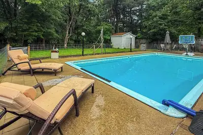 Image de Family-Friendly 3br Retreat with Pool, Hot Tub & Spacious Yard