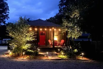 Image de Wanderlust - completely renovated downtown cottage