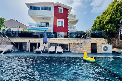 Image de VİLLA KİNG With Heated Pool  6-bedroom and 4-bathroom Luxury Villa+suıt rooms