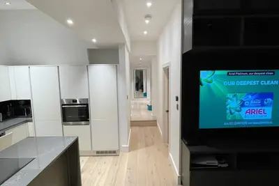 Image de 3 Bedroom Ground Floor Period Flat Close to Richmond Town Centre, River & Park