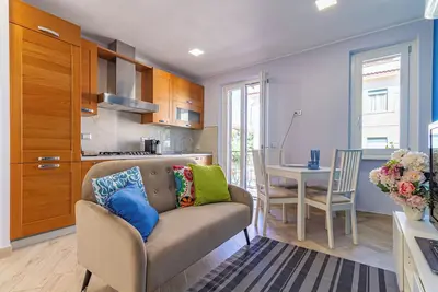 Image de Strategic area within walking distance of public transportation to the center of Rome.