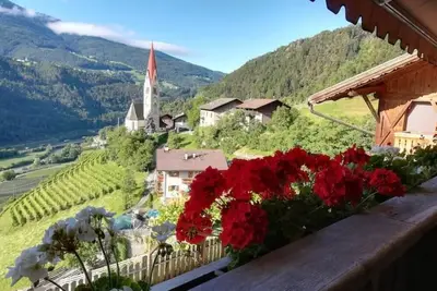 Image de Vacations at the winery: Stylish, air-conditioned apartment newly renovated