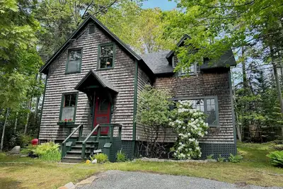 Image de Charming 3-bedroom cottage in serene Mount Desert near Acadia National Park