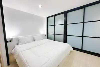 Image de vhouse - Near Walking Street. Cozy 3-bedrooms townhome Pattaya netflix free WiFi