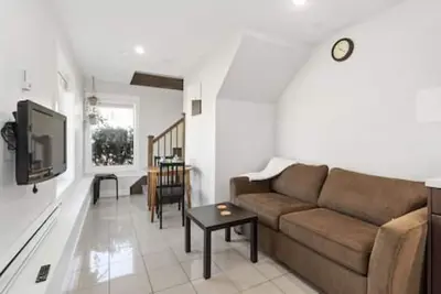 Image de Chic 1br Laneway Home in South Van