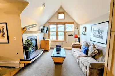 Image de Top Floor Studio, Full Kitchen, Rr, Hot Tubs