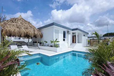 Image de New | Tropical Getaway with Bbq & Pool