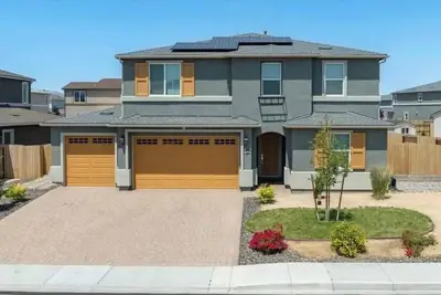 Image de Spacious 4-Car Garage Sleeps 23