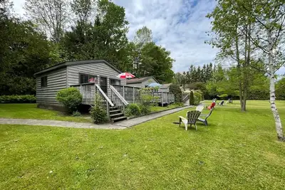 Image de Heron-Cedar Garden Cozy Cottage #5 for a relaxing week of fun and adventure