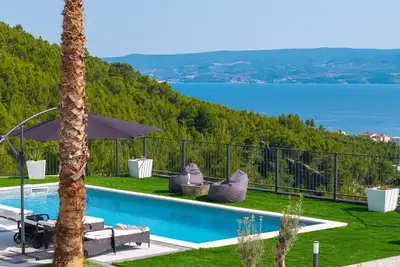 Image de Welcome to Villa El Capitano – Your Private Seaview Retreat Near Split
