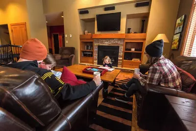 Image de Two Bedroom + Den | Sleeps 6-8 | Slalom Creek Condos