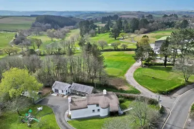Image de Beautiful character thatched farmhouse overlooking St Mellion golf course