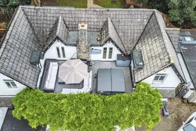 Maison-Prestige-Salle de bain et douche-Vue sur Jardin-Sauna