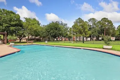 Image de Nasa, Lake, and to the Moon 2-bedroom townhome