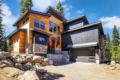 Image de Modern Mountain Wellness Retreat in McCall, Idaho: 4 Bed · 4. 5 Bath · Sleeps 10