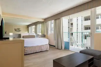 Image de Aqua Aloha Surf Waikiki 606 | Sparkling City Views – Pool & Bbq