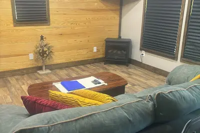 Image de Soothing cottage with Ac in charming Rogersville! All the comforts of home!