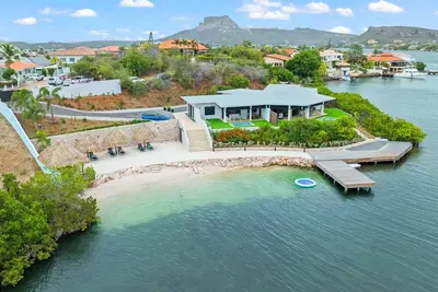 Image de Dolce Vita Beach, Waterfront Bungalow A at Jan Sofat with Private Beach