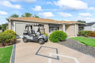 Image de Charming 2/2 Cottage in Liberty Park – Golf Cart Included!
