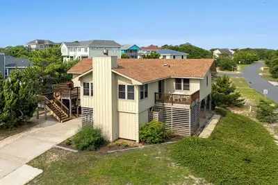 Image de The Mayor's Nest: Oceanside | Shared Walkway to Beach