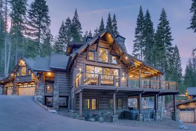 Image de Forest Retreat W/ Spa, Sauna, Pier Access (Cherry Lodge)