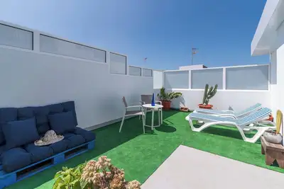 Image de Home2Book Quiet Retreat with Patio & Roof Access