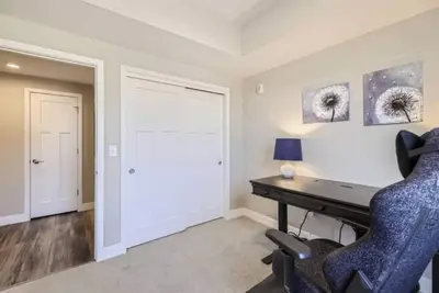 Image de Modern & Cozy 1-Bedroom Furnished Condo