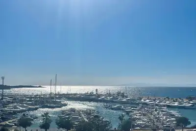 Image de Exclusive Penthouse Apt at Glyfada Marina &Beach, 2 min walk to shopping, dining