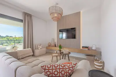 Image de Modern Apartment in Estepona with Pool & Parking