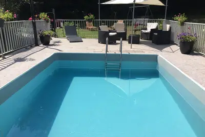 Image de Villa avec piscine et jardin dans le Périgord blanc.