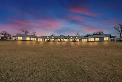 Image de Exclusive Ranch Retreat | Private Lakes & Expansive Lawn for Events