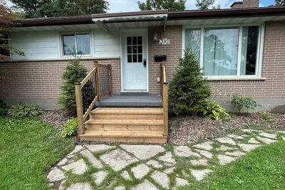 4-bedroom bungalow in tranquil Peterborough with Ac, and putting green