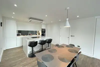 Image de Luxury 2 Bedroom Apt w/Parking