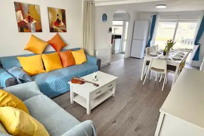 Image de 4 Bedrooms/2 Baths, 8 minutes Walk To The Beach
