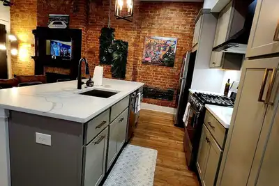 Image de Easy 1st floor access + Tql Stadium + Free Parking!