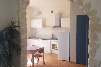 Image de Appartement rez-de-jardin avec parking privé à 10 min à pieds du centre-ville