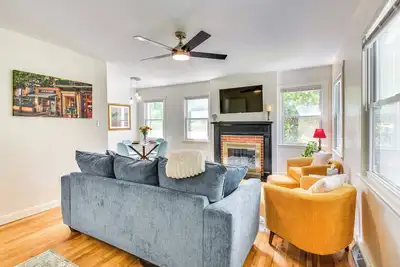 Image de 4 Mi to Clemson : Pet-Friendly Seneca Cottage