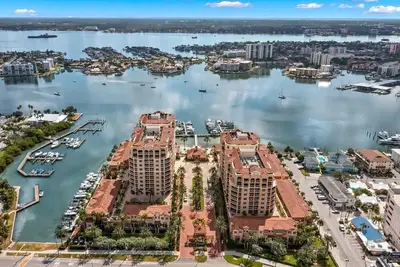 Image de Belle Harbor - Luxury Condo - Steps from the White Sandy Clearwater Beach
