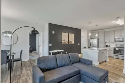 Image de Luxe King 3br Suite Mins to Downtown Durham!