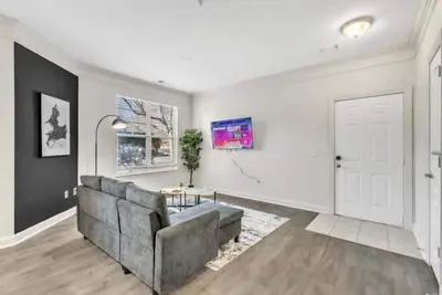 Upscale King 1br Suite Mins to Downtown Raleigh!