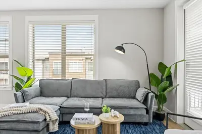 Image de Luxe King 3br Suite in Waverly Charlotte!