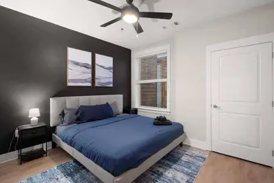 Image de Luxe King 2br Suite in Waverly Charlotte!