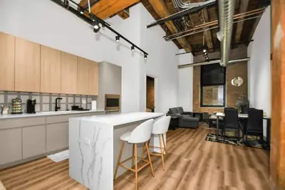 Image de River North Rooftop With In and Out Parking 3