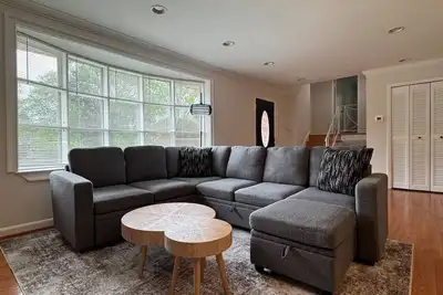 Image de Spacious Annandale Gem - Near Dc