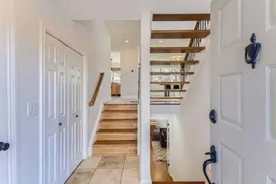 Image de Gorgeous 4 Bdr near Wonderland Lake