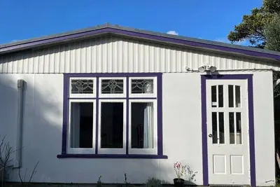 Image de Quiet family-friendly cottage in Island Bay close to beach and city centre