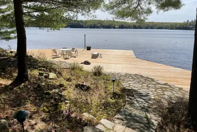 Image de Muskoka Lakes Cottage with huge dock. Southwest & sunset view