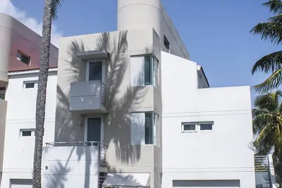 New! Beachfront Villa- Golf, Pool & Ocean View